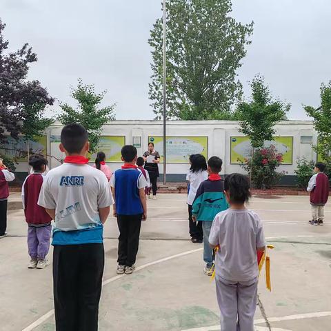 西户小学家校共育---“书香家庭，亲子共读”活动