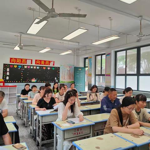 "述"说精彩 "职"遇美好——偃师区第二实验小学洛神校区二年级班主任述职