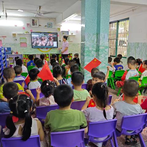 “童心观阅兵，共筑爱国梦”——曦龙湾幼儿园观看阅兵主题活动