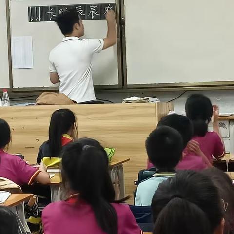 课后服务促“双减”硬笔书法润成长——来宾市飞龙小学课后服务特色课书法篇