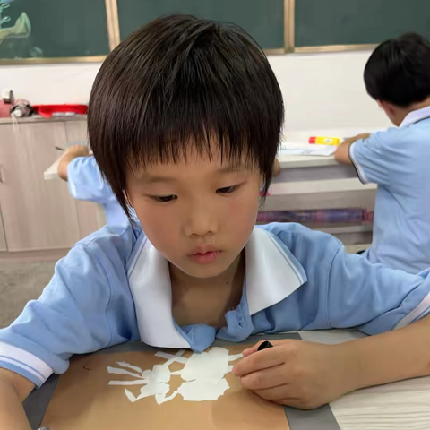 【画院】宝庆路金庭学校 一年级2304班邝睎鸿 艺术档案
