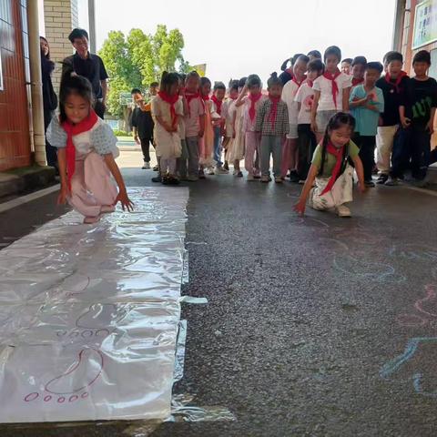 【我们的韶华映朝阳】南湖小学2025年新队员入队仪式暨自“游”成长，“乐”趣童年游园活动