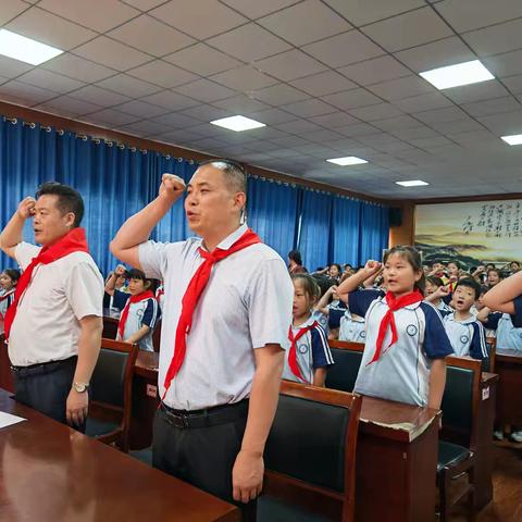 底阁镇中心小学举行“牢记党的教导 争做强国少年”少先队第二批入队仪式