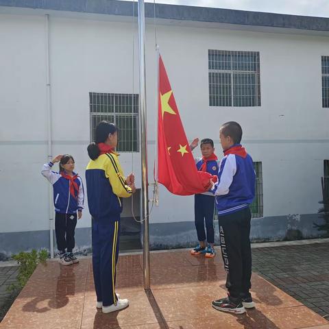 红领巾心向党——感受你的爱----于都县桥头乡中石小学少先队开展建队节活动