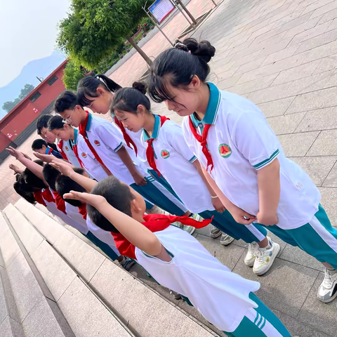 “牢记党的教导 争做强国少年” ———官窖中心小学少先队入队仪式