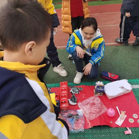 【双减进行时】小市集 大惊喜——西门里小学举办跳蚤市场活动