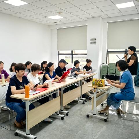 紫薇书香漫东进·银龄声韵润邻里