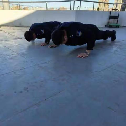 建通中队积极开展“四小四跟随”练兵活动