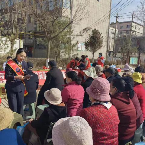 建行张掖分行开展学雷锋金融宣传志愿服务活动