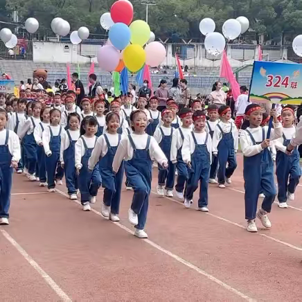 运动场上神气的324班