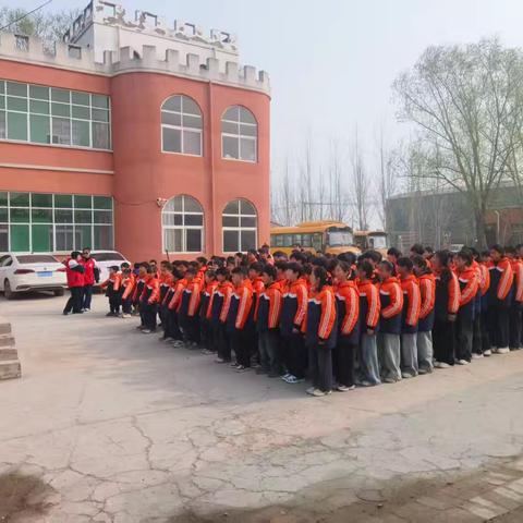 播种绿色希望，共筑美好校园——大梦想学校3·12植树节活动