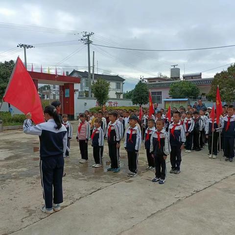 “童心逐梦 领巾飘扬 强国有我”———辛屯镇大登小学举行少先队入队仪式