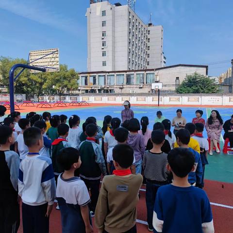 小字母 大乐趣 ——第三小学体育公开课