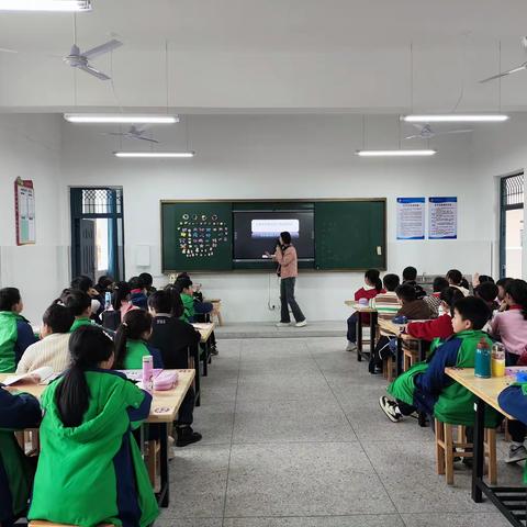 “巧手绘未来  未来大畅想”———第三小学美术公开课