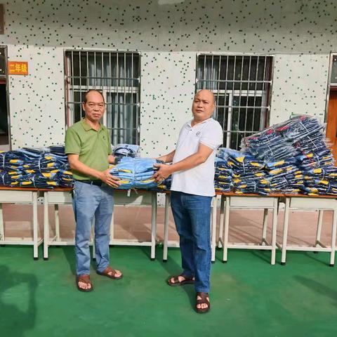 情暖校园 衣护成长 ——博联小学教育基金会校服、书包捐赠纪实