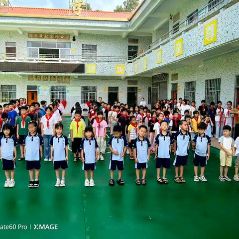 博联小学一年级新生入队仪式：红领巾下的成长时刻