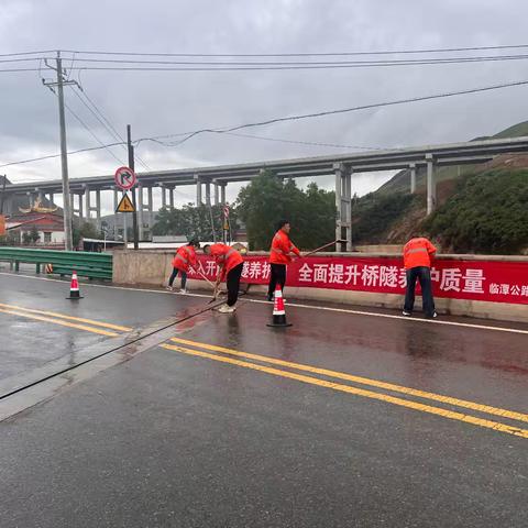 雨过天晴日，桥梁养护时——临潭公路段积极开展桥梁养护周活动