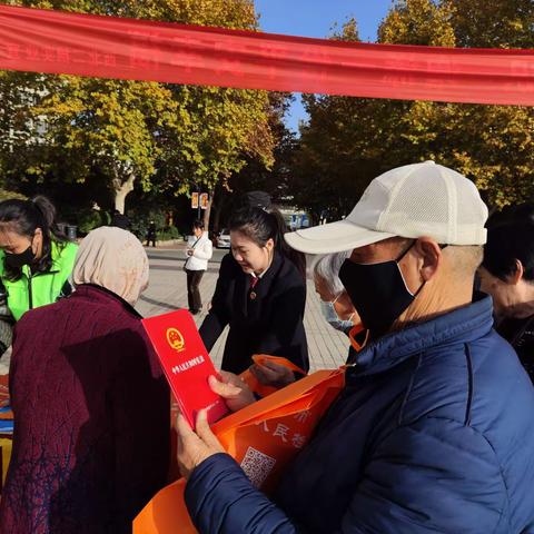 西兰路街道13个社区集中开展国家宪法日宣传活动