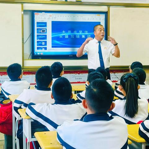 向阳花开 多彩未来 ‍                 ——坚持努力，走向优秀