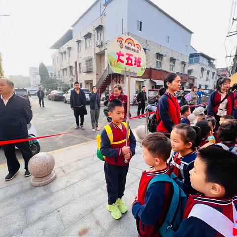 雨露阳光幼儿园大五班秋游活动