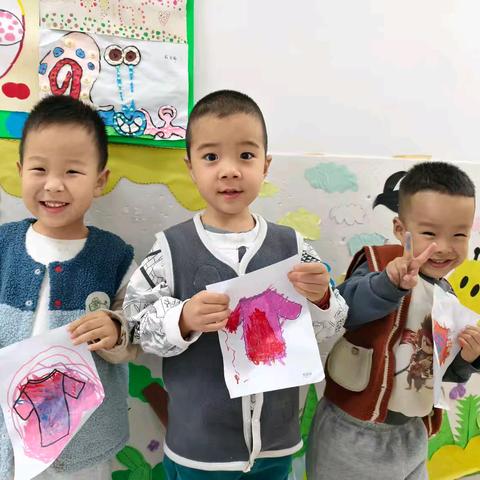 【我和衣服的“较量”】﻿小一班主题活动