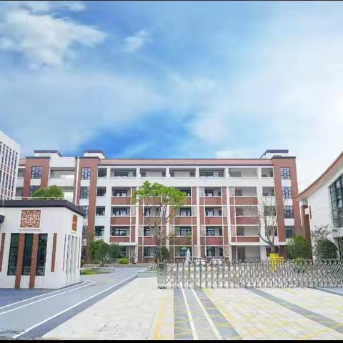 驰骋绿茵场，追逐足球梦 ——角美第二中心小学碧湖校区足球班赛