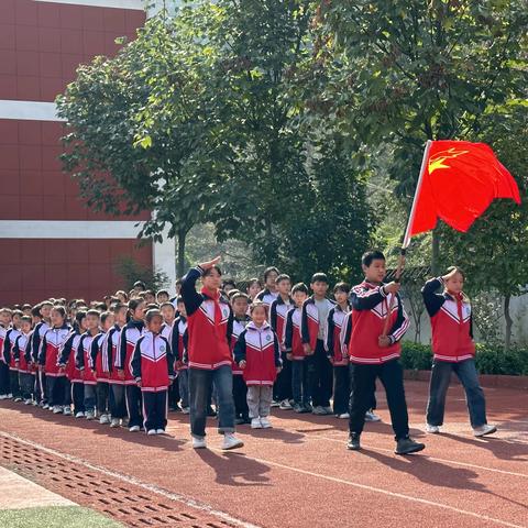 红领巾心向党，争做雷锋好少年 ———双龙湾镇中心小学“争做新时代好队员”入队仪式