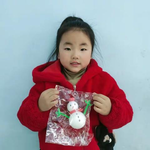 乐哈哈国际幼儿园（中四班）手工课小雪人⛄