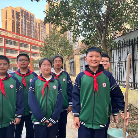 “小菜园”大德育 ——实验中学少先队创新德育教育新方法