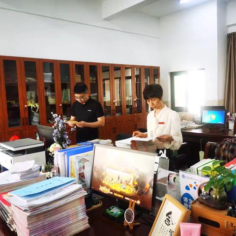 抓常规，重教学，促提升—龙海区月港中心小学教学常规检查
