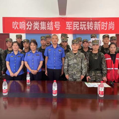 江夏区城管执法局开展“吹响分类集结号 军民玩转新时尚”主题宣传活动