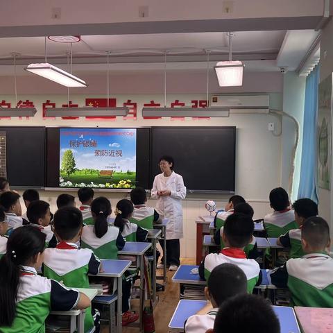 济南市莱芜青少年近视弱视防控中心走进莱芜第二实验小学五年四班开展了“保护眼睛，预防近视”的主题活动