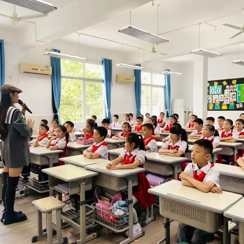 九江小学 甘棠湖校区 四（4）中队“以礼修身——﻿少儿形体礼仪”主题队会