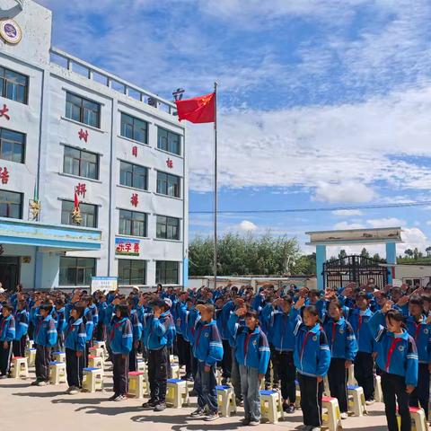 秋风为序启征程 奋楫前行谱新章——和政县卜家庄学校2025年秋季开学典礼暨表彰大会圆满举行