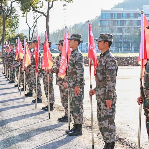 远足活动让我们与大自然亲密接触，感受阳光、绿树、溪流、山风的陪伴，使我们的心灵得到滋养。