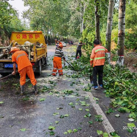 防汛不停歇 雨后忙清洁