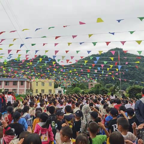 中华民族一家亲      童心向党振中华——夹寒箐镇么龙小学庆六·一主题活动