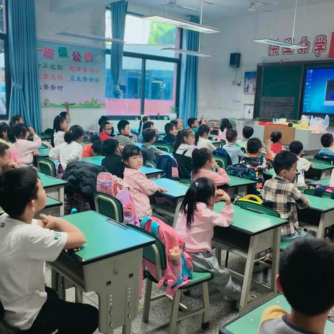 米易县第一小学校一年级6班开展“包抄手 促成长”劳动实践活动