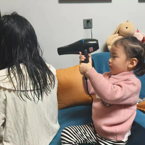 【课程故事】巾帷“她”力量，致敬每一个闪闪发光的“她”——富丹友谊幼儿园小班组