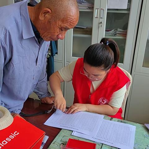 敬老爱老 清凉“衣”夏丨鲍店镇为敬老院老人发放夏季服装
