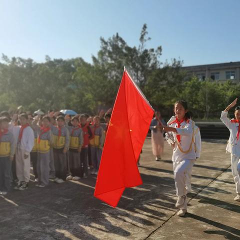 学习新思想，争做新时代好队员——融安县大良镇中心小学开展庆祝建队日暨新队员入队仪式