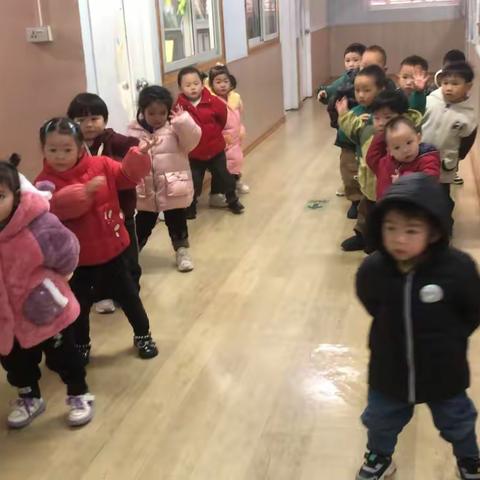 💕爱上幼儿园·快乐每一天💫——海城长虹花园幼儿园小小班第十九周成长记📝🌱