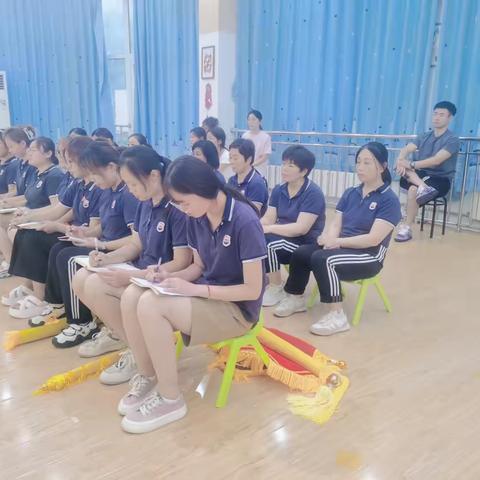 凝心聚力 携手同行 ——华英博雅幼儿园学期末工作总结大会