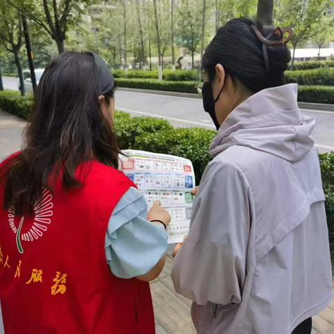 王舍人街道管鲍大街社区筹备组开展垃圾分类宣传活动