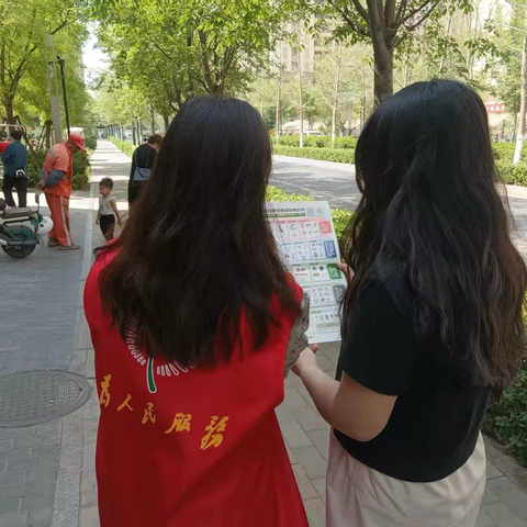 王舍人街道管鲍大街社区筹备组开展垃圾分类宣传活动
