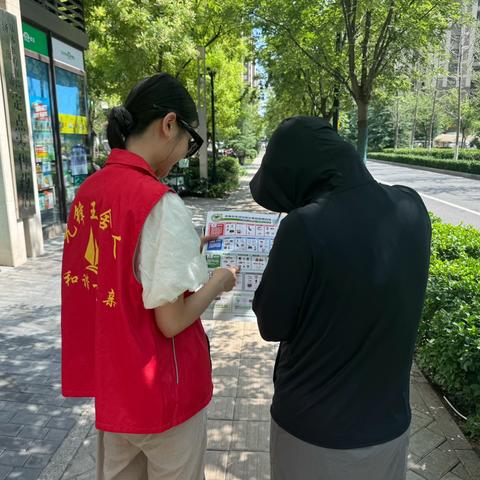 王舍人街道管鲍大街社区筹备组开展垃圾分类宣传活动