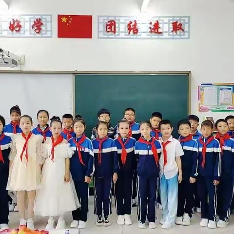 天桥岭小学五年一班全体同学对老师的祝福，和节日的问候