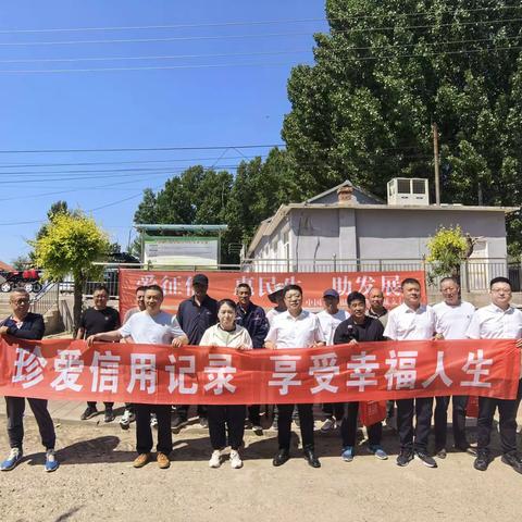 工商银行宁城支行邀请市人民银行征信科、市工行财务会计部联合开展征信宣传活动