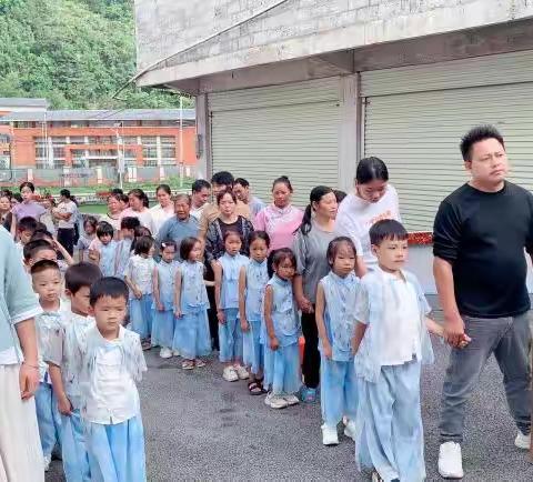开启智慧之门，传承文化之根——2025级新生开笔礼纪实