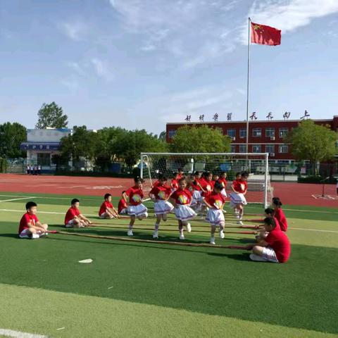 【心安学校】国旗飘扬，缅怀总理，竹竿舞动传深情——杨柳雪镇中心学校三年级一班升旗纪实